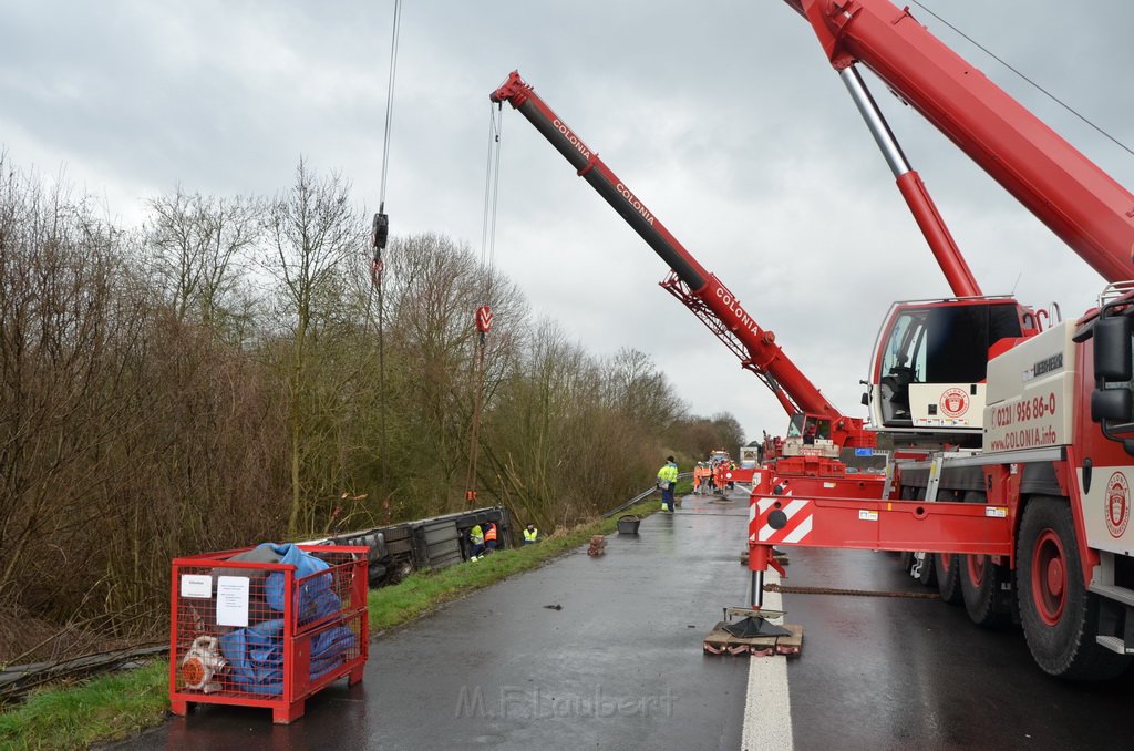 VU LKW umgestuerzt A 3 Rich Frankfurt AS Koenigsforst P274.JPG - Miklos Laubert